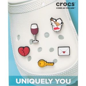 ✨🆕🐊CROCS COME AS YOU ARE, NIGHT IN JIBBITZ CHARMS🐊